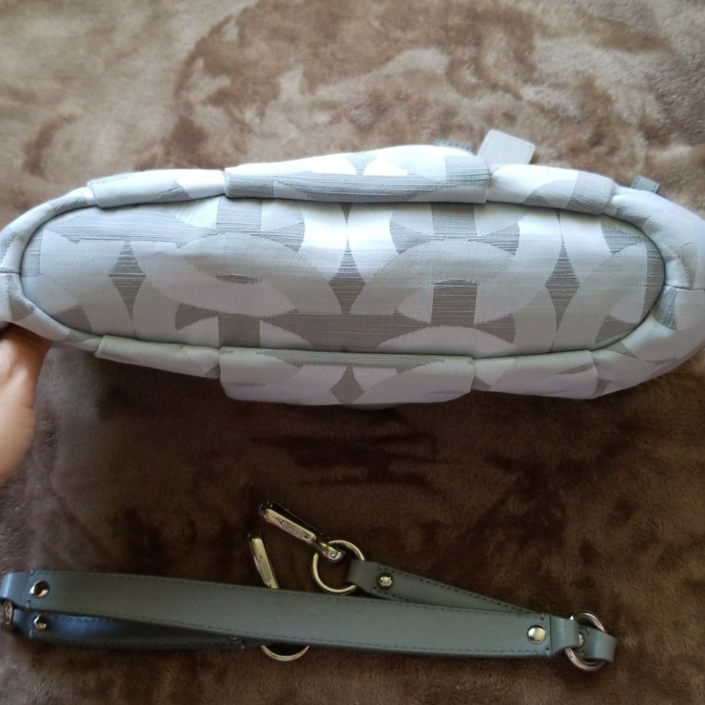 Coach purse - Picture 4 of 8